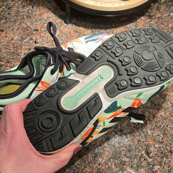 GUC adidas Originals ZX Flux Tropical
Running Sneaker(size 8 men’s) 9.5 women’s - Picture 10 of 10